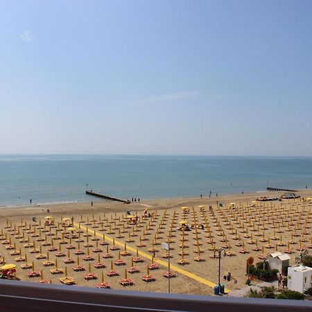 Hotel Loreley Лідо-ді-Єзоло Екстер'єр фото