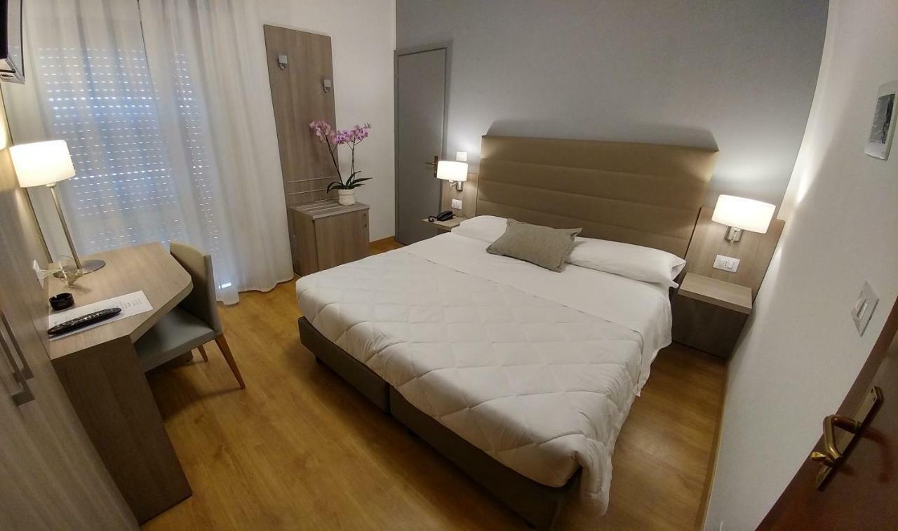 Hotel Loreley Лідо-ді-Єзоло Екстер'єр фото